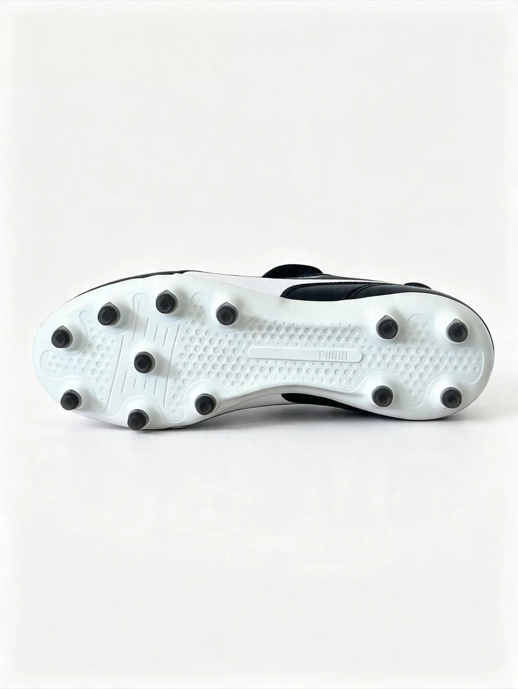 PUMA KING Top FG – Crampons Football – Noir / Blanc