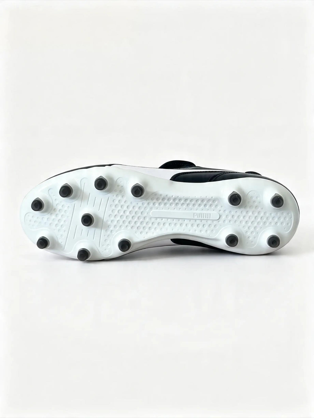 PUMA KING Top FG – Crampons Football – Noir / Blanc