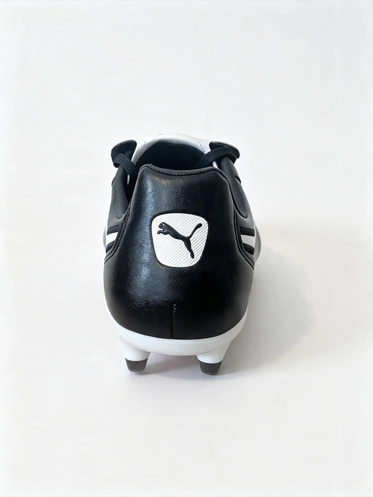 PUMA KING Top FG – Crampons Football – Noir / Blanc